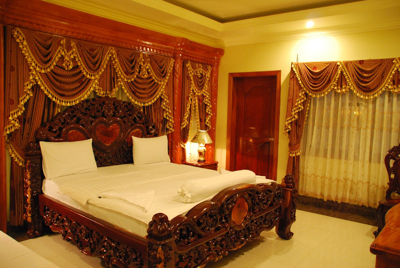 MONOROM VIP HOTEL 2*